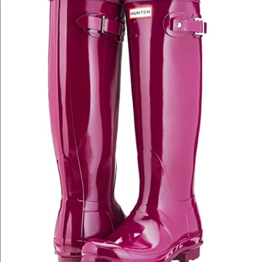 WOMENS SIZE SEVEN HUNTER BOOTS